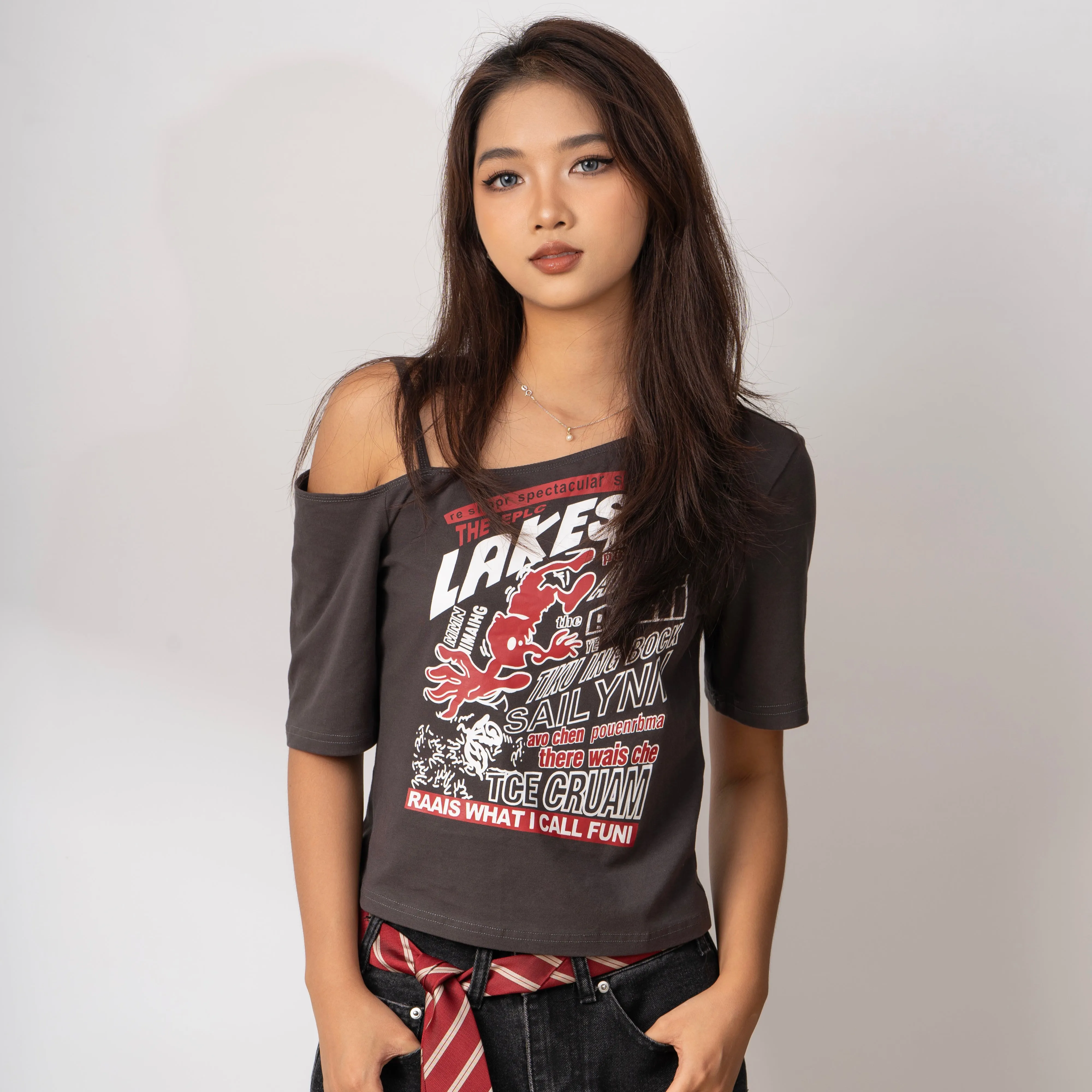 Relaxed Graphic Print Off-Shoulder T-Shirt